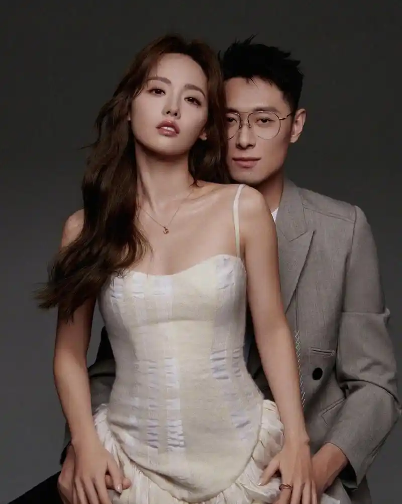 有网友爆料张嘉倪和买超离婚了,并且张嘉倪获得了两个儿子的抚养权.