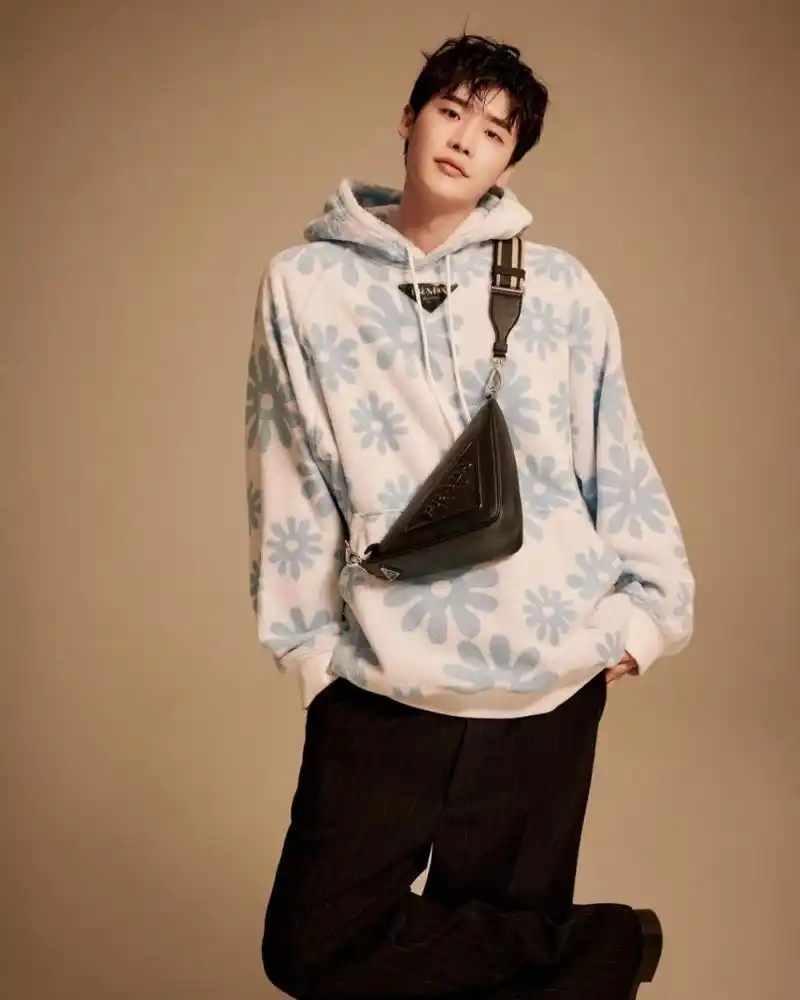 李钟硕ins更新,少年感满满,爱啦00 #33361009# #李钟硕ins