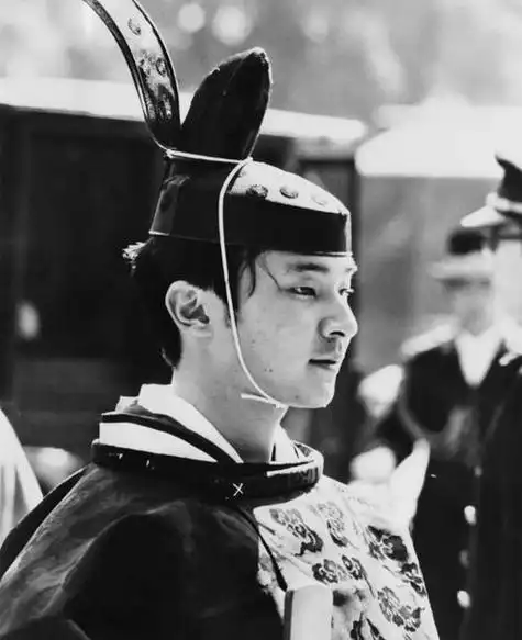 后樱町天皇 日本第63代天皇:冷泉天皇的生平简介