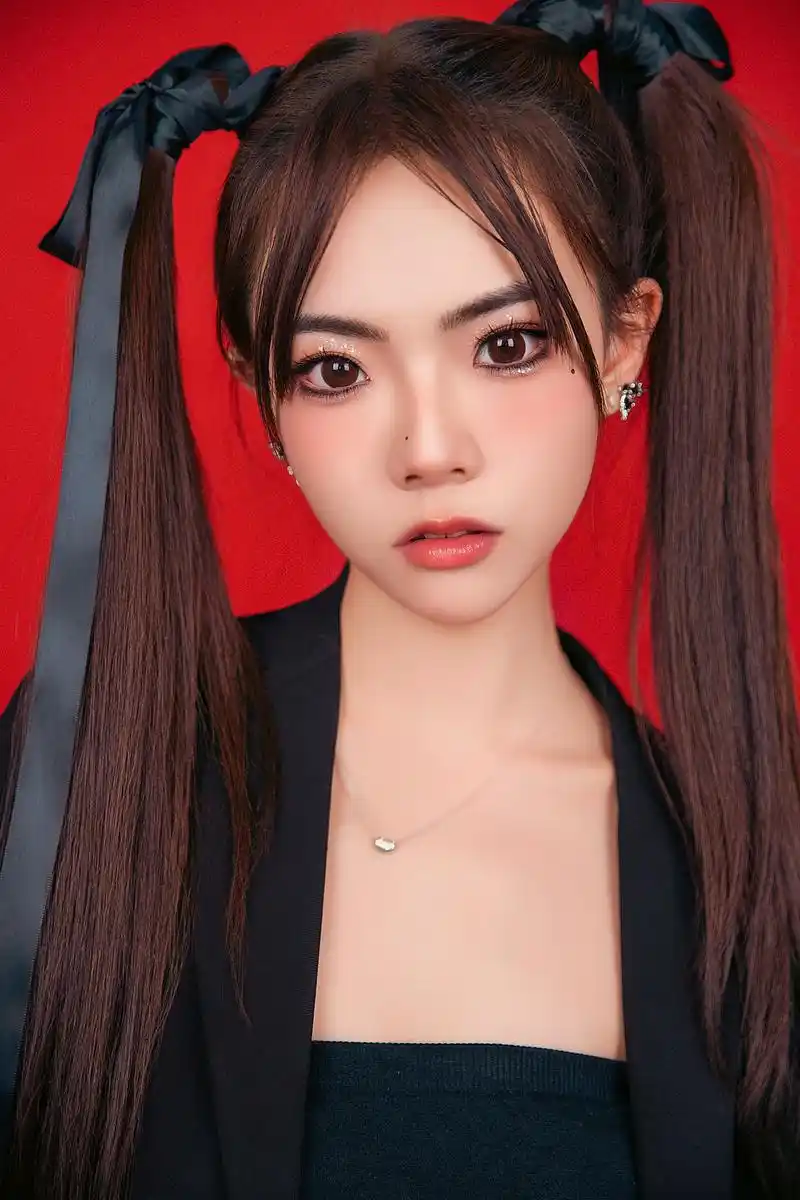 女团杂志风妆造.这款妆容主要是百搭的s型眼妆,眼裂增加,眼头 - 抖音