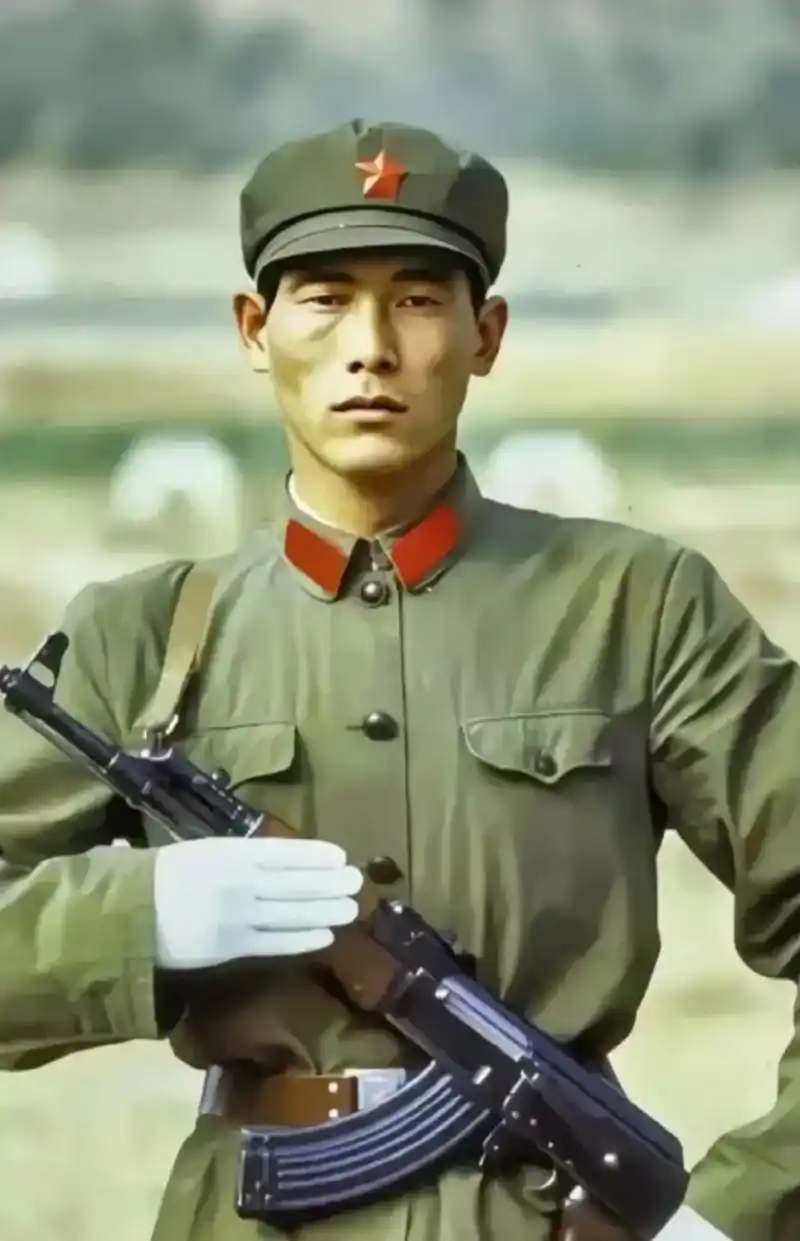 向英雄的解放军战士致敬!