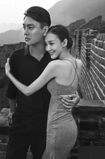 甜蜜晒爱朱孝天韩雯雯十指紧扣游长城