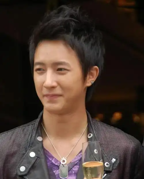 韩庚称在韩国当练习生时曾抑郁:每日20多小时训练,练到骨折