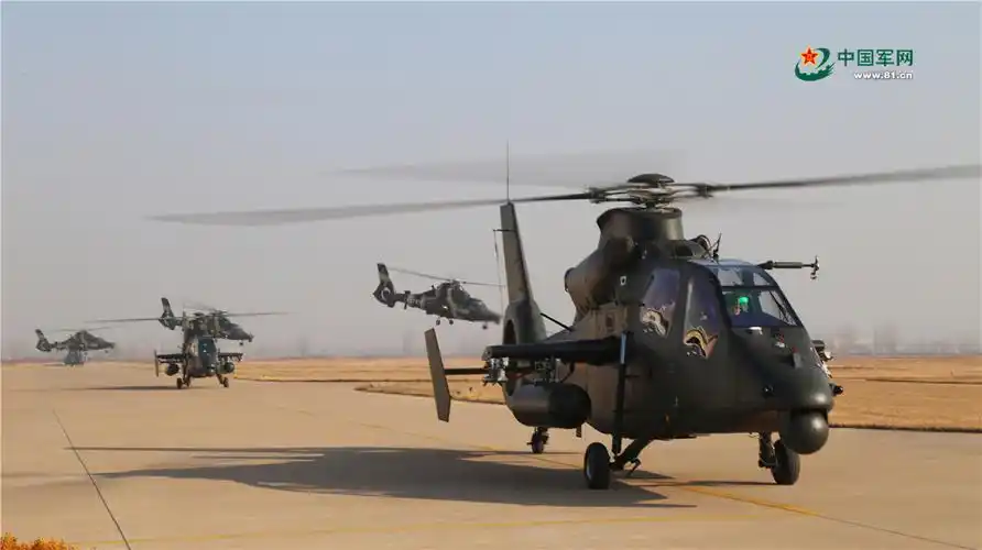 这一天,我陆航旅6种机型30余架战机紧急升空