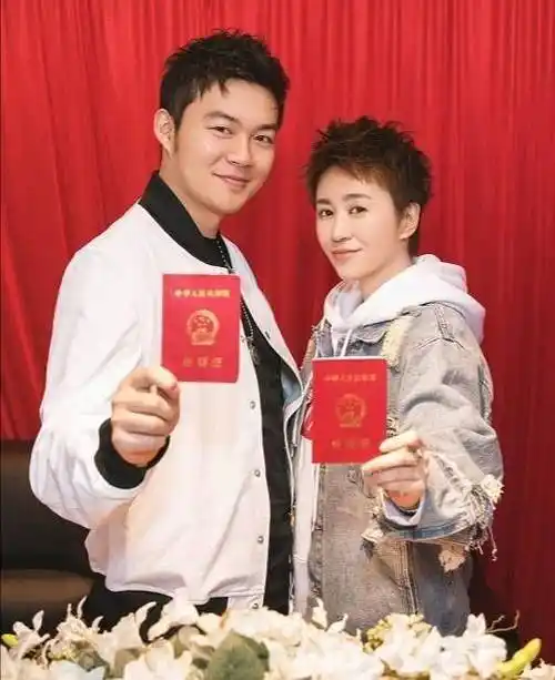 沈腾妻子心机有多深,仅凭一条视频就向对手宣布了主导权_王琦_马丽新