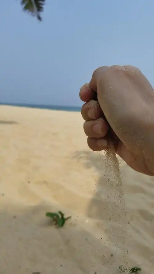 故事在海的那边,握不住的沙,不如扬了它