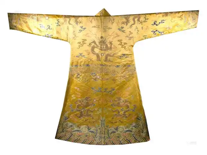 【清 雍正 明黄地彩云龙纹吉服袍】拍卖品_图片
