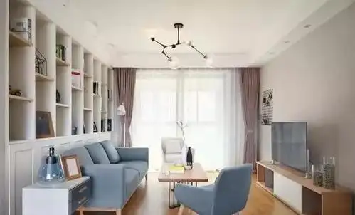 简约北欧风三居室,客厅沙发背景墙做成一整排收纳柜,真实用!