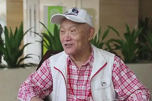 p>牛犇(bēn),原名张学景,1935年7月9日出生于天津市,中国内地男演员