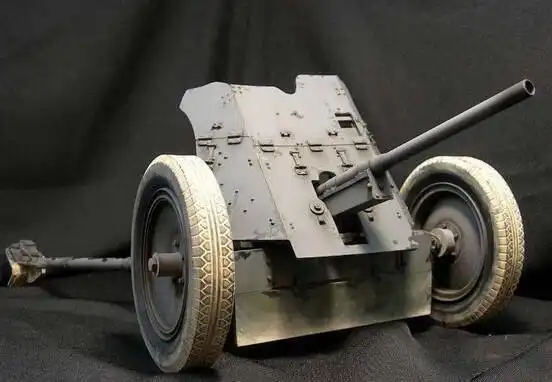 的,所以他们开始了新型反坦克炮的研发工作,其结果就是pak37战防炮