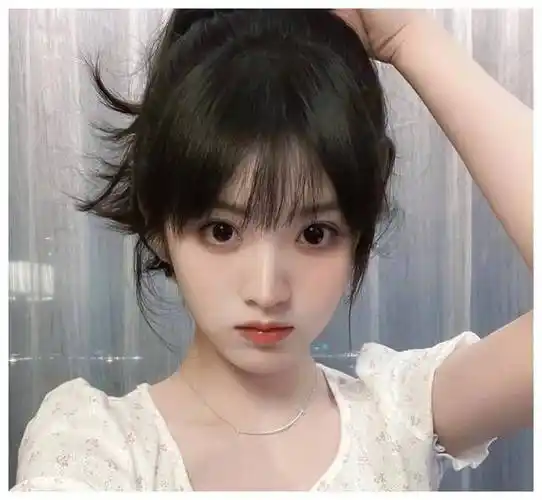 女演员田曦薇素颜亮相,颜值依旧在线,清新自然甜美活泼圈粉无数_人们