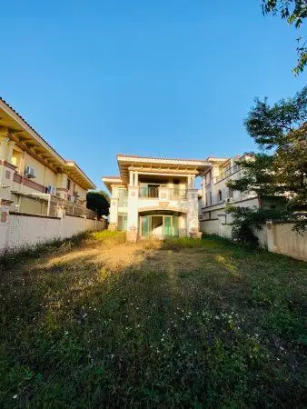 凯茵新城君临天下独栋别墅 超大花园 面临高尔夫