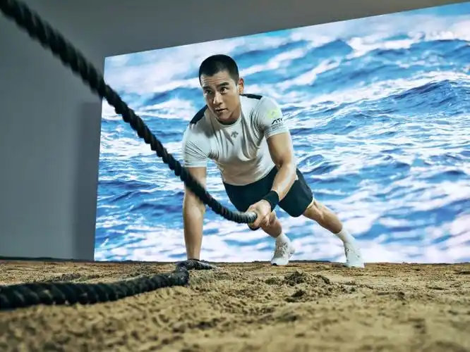 彭于晏超话"跑步就是左脚比右脚前,没有什么难的.