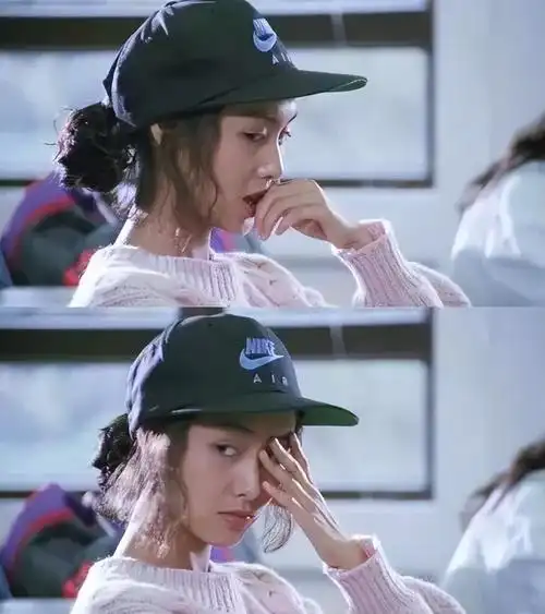 52岁朱茵青海偶遇,冻龄女神风采依旧,网友直呼"紫霞仙子"回来了!