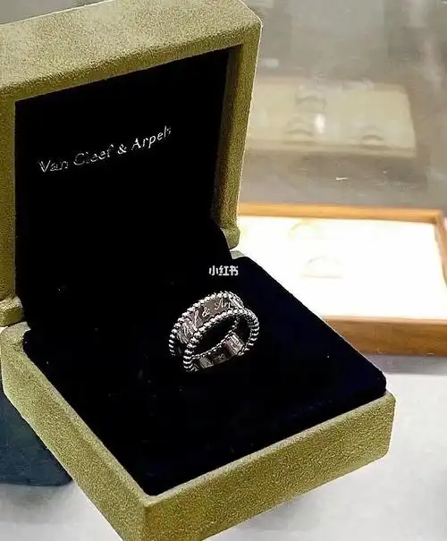 vca梵克雅宝 perlee签名万花筒白金戒指 尺寸48号 有盒