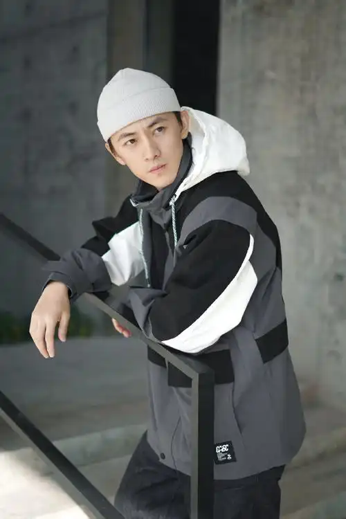 海澜之家男神收割机##中国人自己的航天联名系列##男人的衣柜都有啥