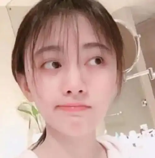 鞠婧祎为满足粉丝要求,卸妆后素颜露面,看到真正长相网友沉默了