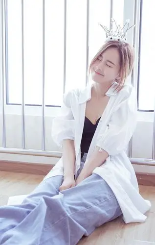 傅颖拍摄一组美图,一身休闲风穿搭清新靓丽-搜狐大视野-搜狐新闻