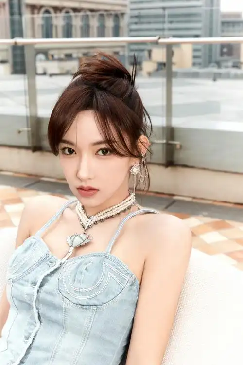 程潇超话·#最新潇息#    解锁春日惊喜,玩转甜辣风格,探索潮流魅力