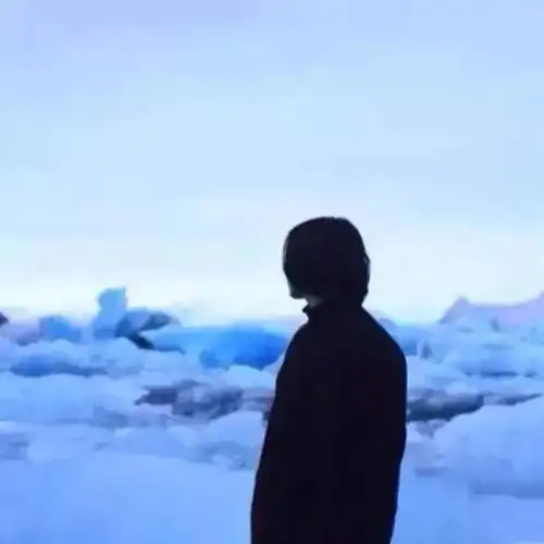 一眼就很舒适的蓝色背景微信头像(男生版)