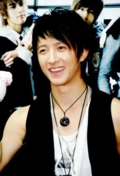 卢靖姗在母亲节官宣怀孕,韩庚和她一起晒"孕肚",体验怀孕不易