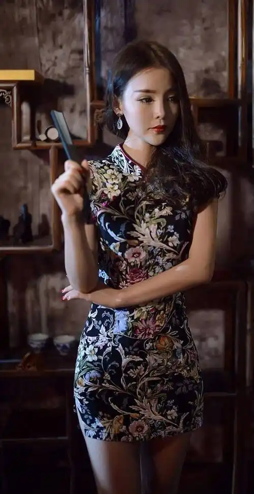 旗袍,对于中国女人来说,它有着别样的风情与魅力,不再是二十三代的