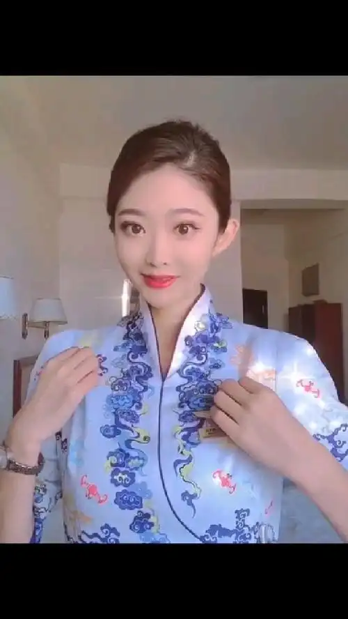 海航空姐落地后依然高端大气上档次的气质美女