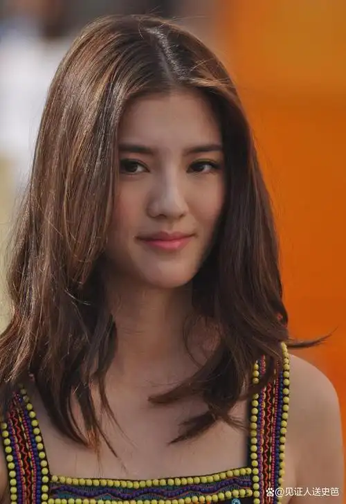 珍贵相片!吴千语出道时的靓照欣赏,你认识她吗?