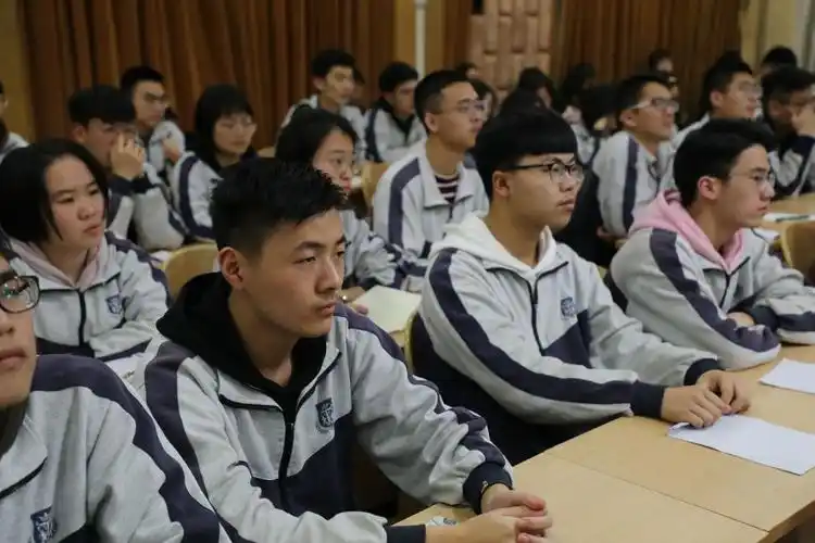 三月樱花开,四月选考来—— 中天高中高考励志演讲报告