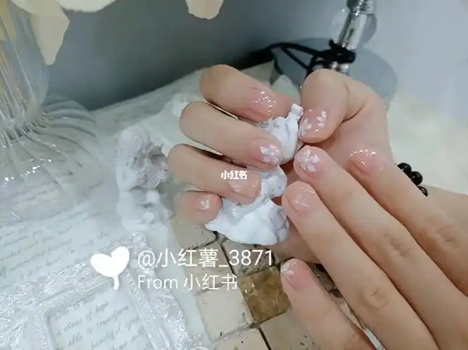 清透系短款小清新美甲风