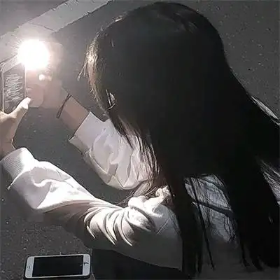 不露脸背影头像黑色 小仙女不露脸背影头像