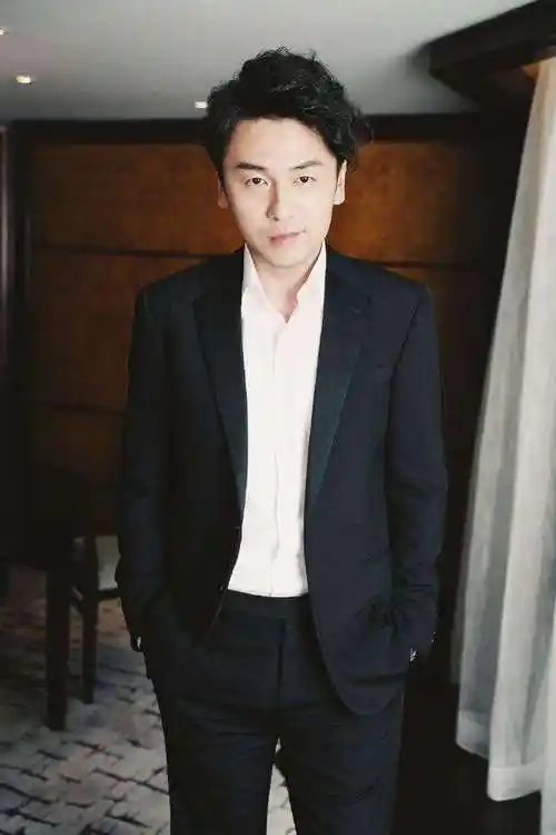 最红最帅雷佳音:娶同班美女,不为人知的成名史