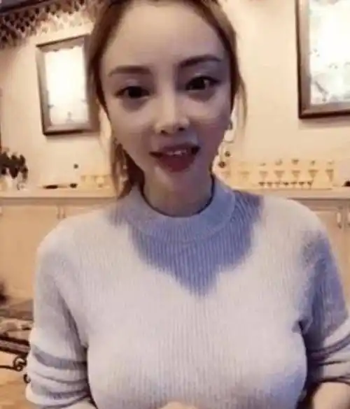 李小璐感情历程蒲巴甲玩到黄体破裂皮几万跟她一起做头发