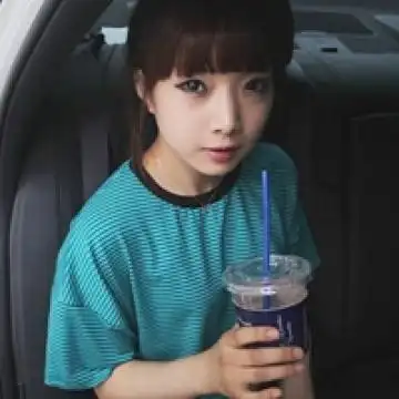 网络红人恩典,女生头像图片-回车桌面