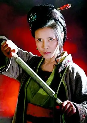 何佳怡:演出"孙二娘"的妖媚柔情