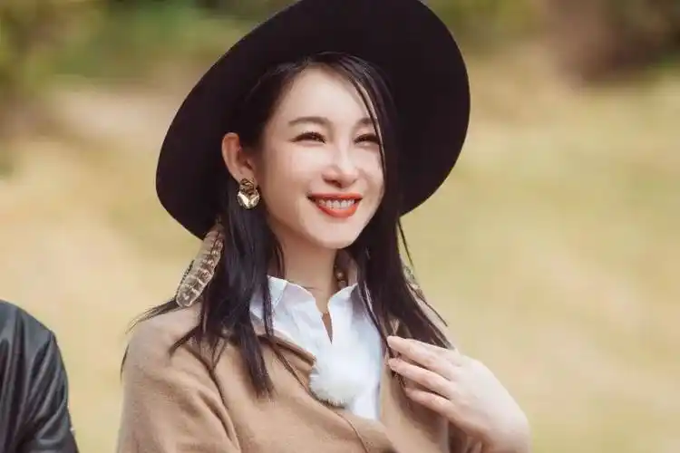 爱撒娇的秦海璐,活出了女人最羡慕的样子