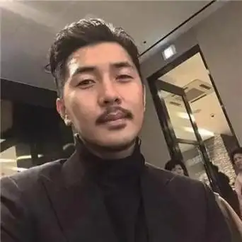 成熟稳重头像男沧桑