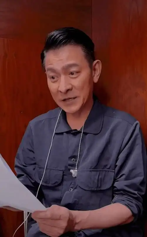 40岁的刘德华最有魅力的时候(61岁刘德华素颜出镜唱歌)(3)