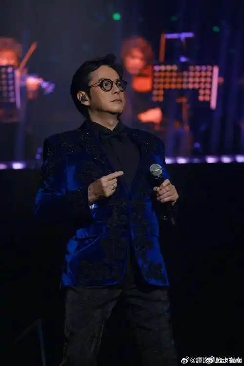 73岁谭咏麟跑步打卡,坚持运动,自嘲永远25岁|谭咏麟|校长|打卡_新浪