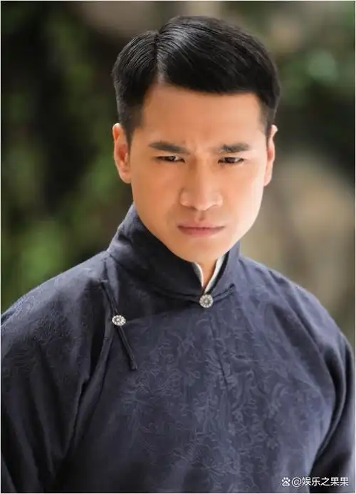 演员何晟铭:走红后"消失"10年,他现在依旧在为自己的
