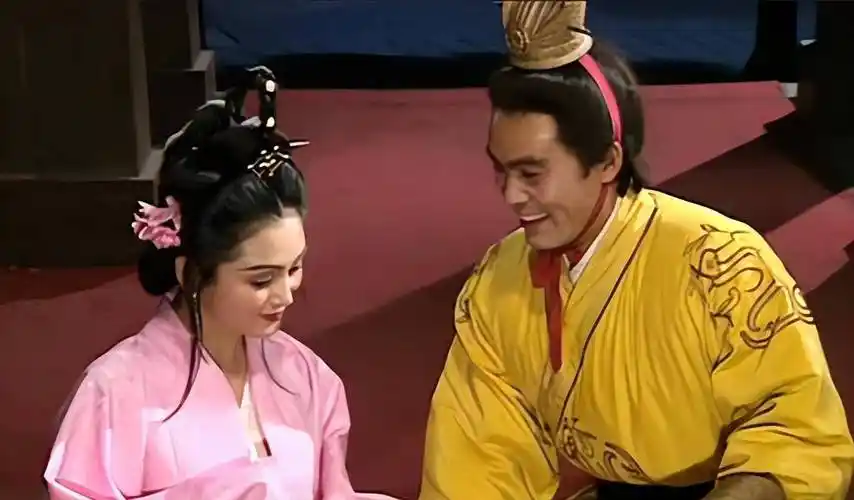 后来还是陈红把自己最美的一张照片送给了张光北,用作培养感情的道具