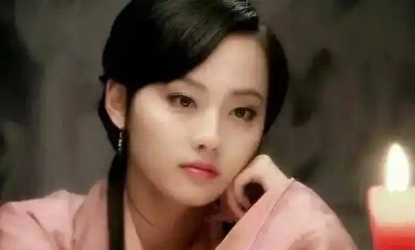 张嘉倪终究走出了那个爱情至上的"紫菱"角色_感情_深情_女孩