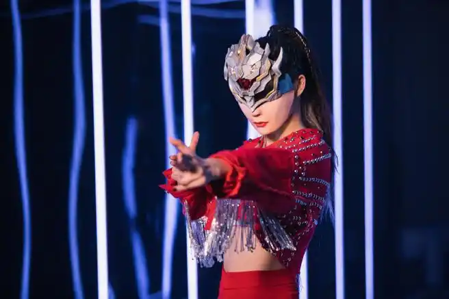 蒙面舞王铁少女