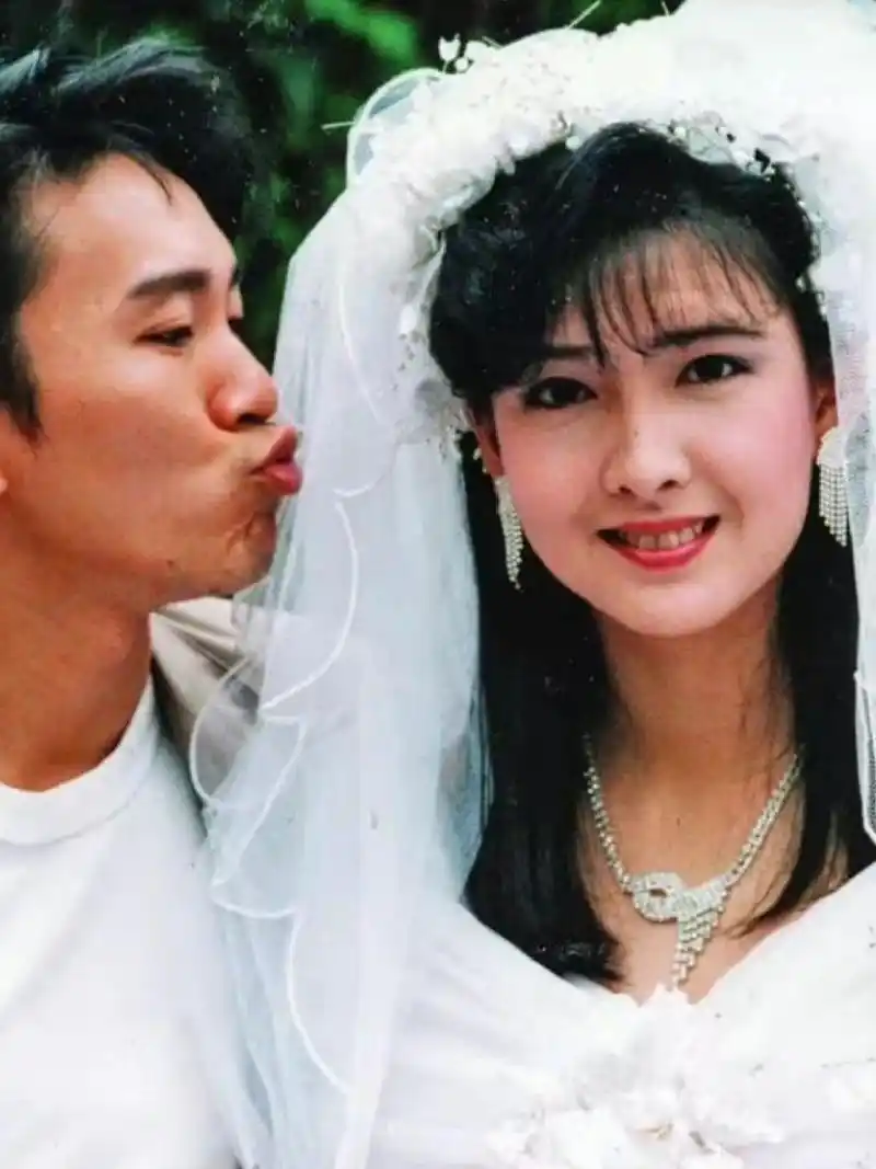 《风雨同路》星爷的抢婚大战 前几天刷到周星驰和周慧敏的《风雨同路