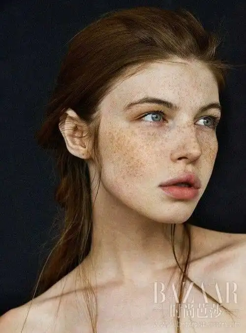 而雀斑也成为模特脸上的一种天然优势.