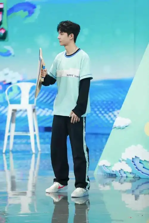 《快乐大本营》20190810期,王一博和肖战代表剧组《陈情令》登录