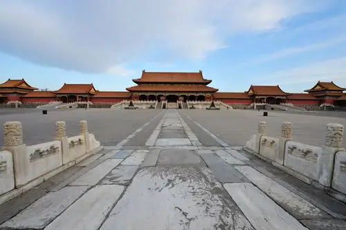 现在,作为清晨第一个踏入故宫的游客,面对着冬日初