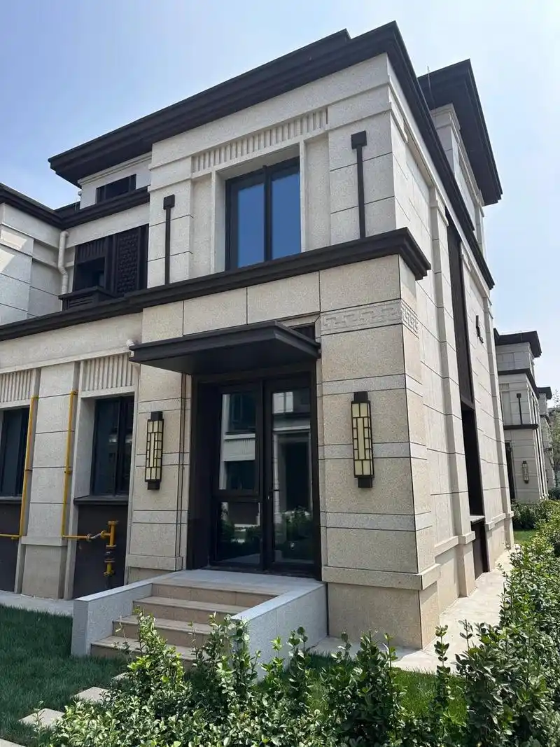 为了以后有了小朋友家人朋友常聚方便买了小联排别墅 今年顺利交房了