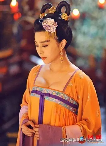 范冰冰《武则天》性感唐装 低胸秀豪乳倾国倾城