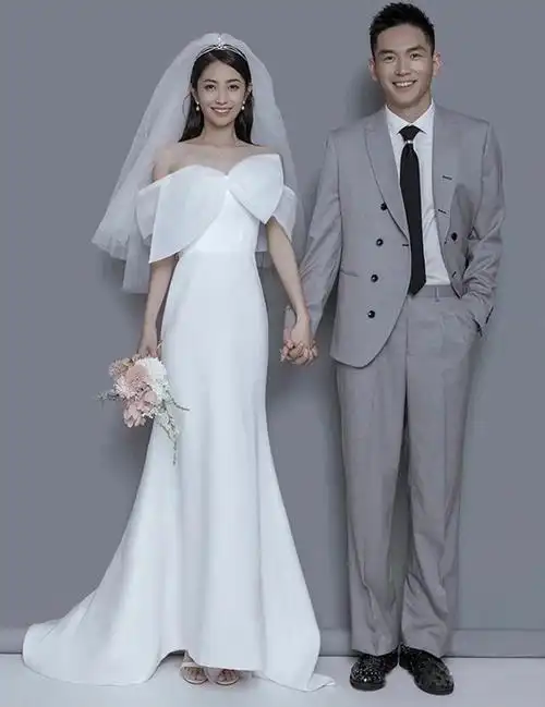 2021展会新款影楼主题服装旅拍婚纱摄影情侣写真婚纱